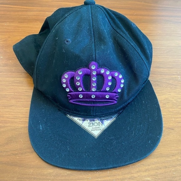 Genuine Merchandise Zion Crowned King Hat - Picture 3 of 5